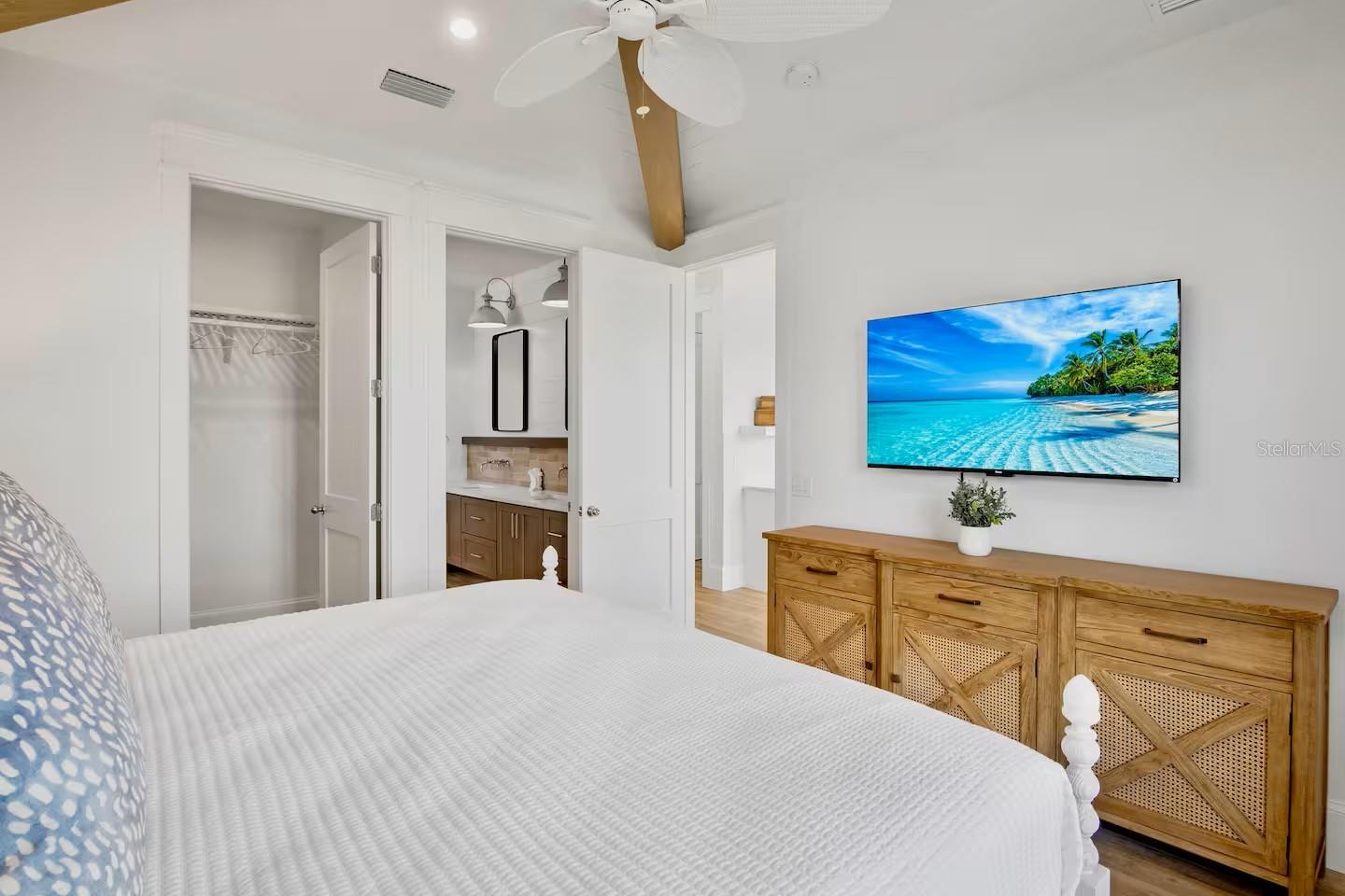 Bradenton Beach, Florida, 34217, United States, 7 Bedrooms Bedrooms, ,7 BathroomsBathrooms,Residential,Active,1971023