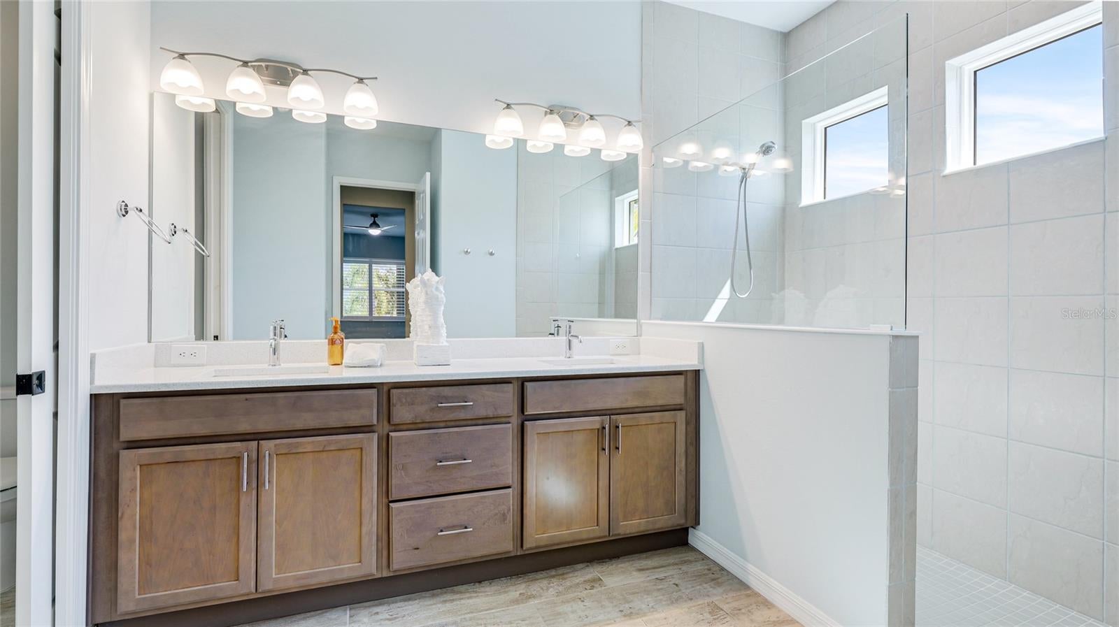 Bradenton, Florida, 34209, United States, 5 Bedrooms Bedrooms, ,3 BathroomsBathrooms,Residential,Active,1902926