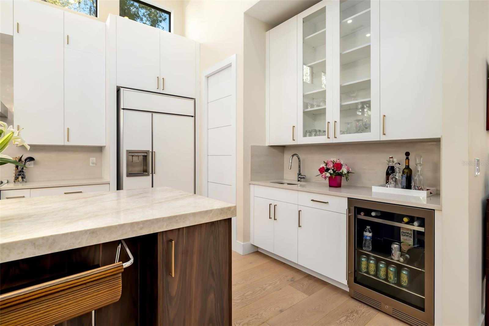 Sarasota, Florida, 34239, United States, 4 Bedrooms Bedrooms, ,5 BathroomsBathrooms,Residential,Active,2009172