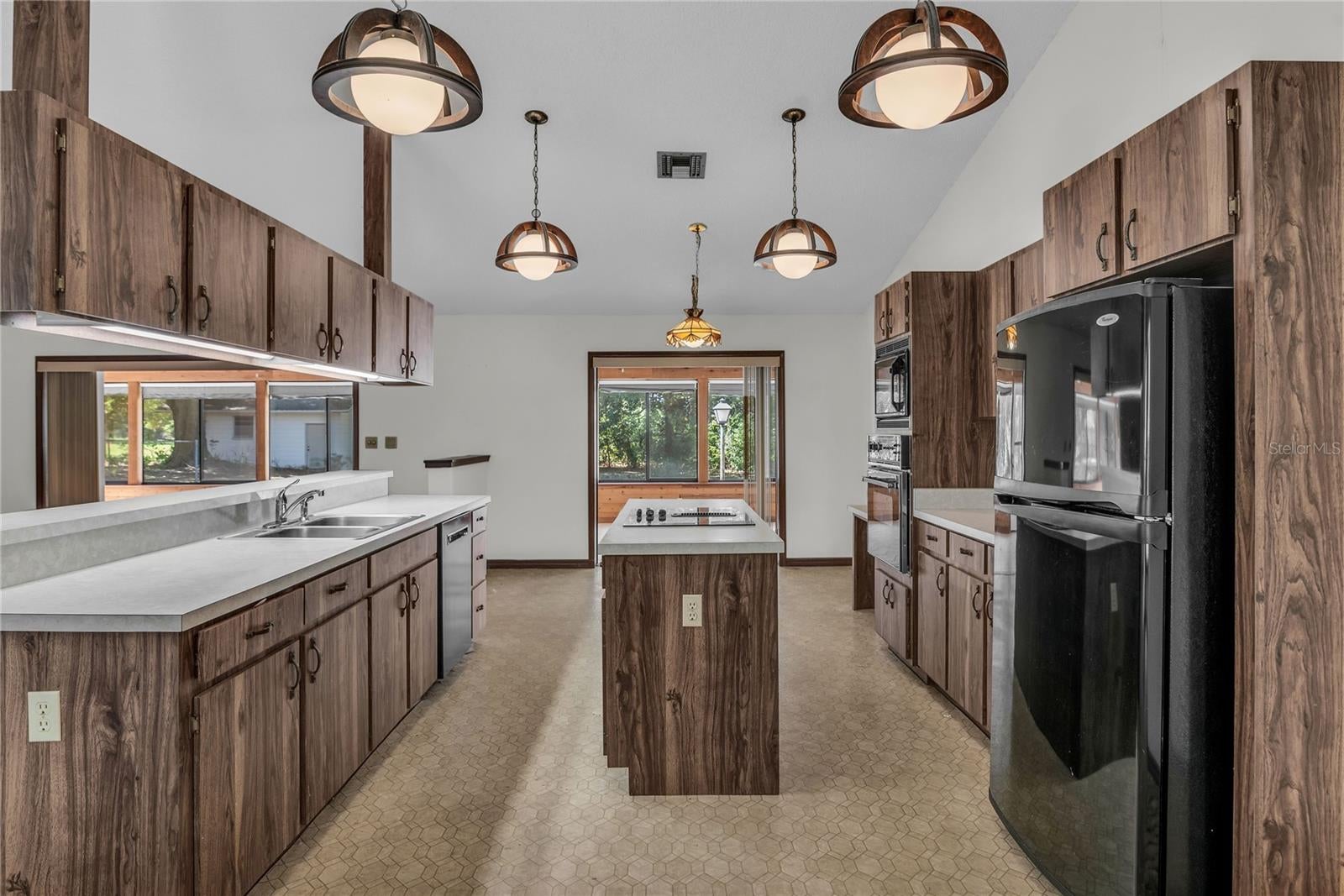 Oakland, Florida, 34787, United States, 4 Bedrooms Bedrooms, ,2 BathroomsBathrooms,Residential,Active,1990636