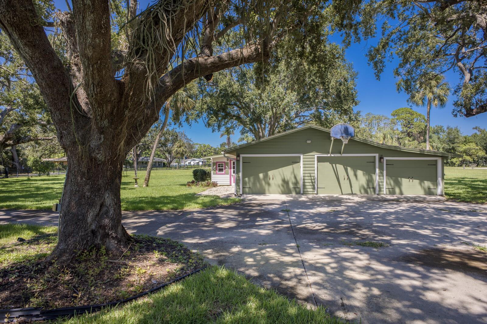 Palmetto, Florida, 34221, United States, 3 Bedrooms Bedrooms, ,4 BathroomsBathrooms,Residential,Active,1952285