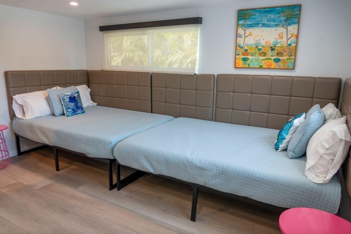 Sarasota, Florida, 34242, United States, 5 Bedrooms Bedrooms, ,4 BathroomsBathrooms,Residential,Active,1773194