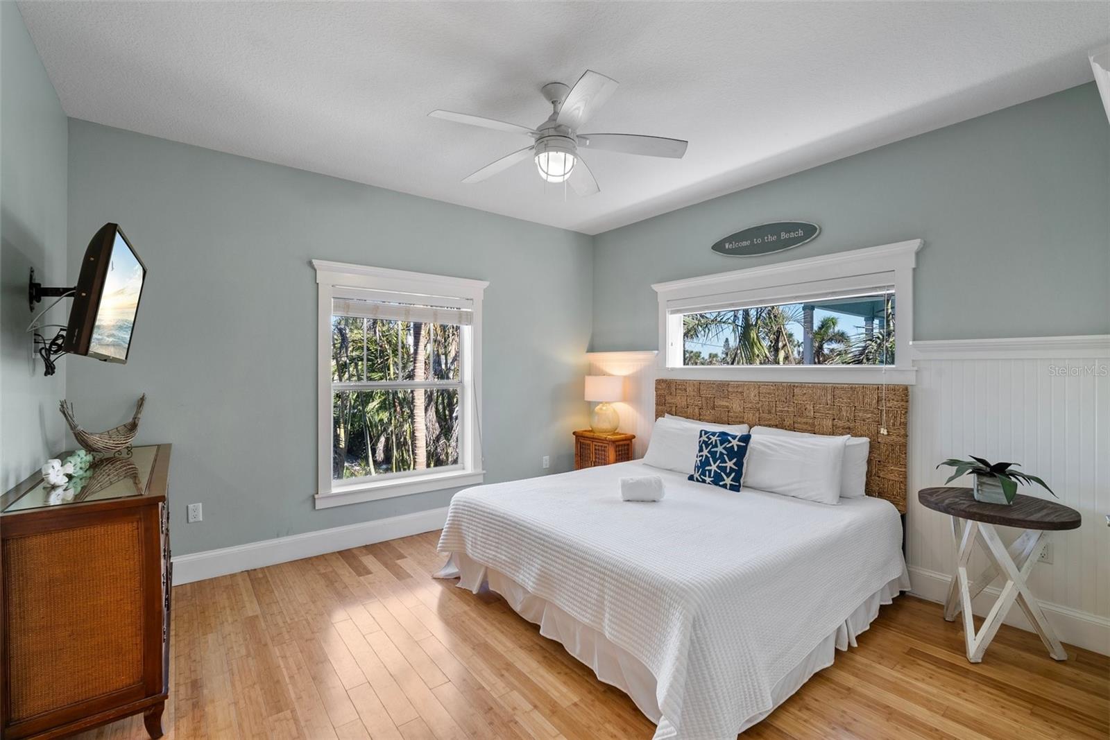 Holmes Beach, Florida, 34217, United States, 6 Bedrooms Bedrooms, ,5 BathroomsBathrooms,Residential,Active,1987273