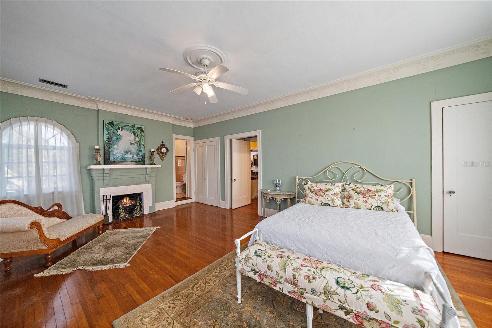 Sarasota, Florida, 34234, United States, 6 Bedrooms Bedrooms, ,5 BathroomsBathrooms,Residential,Active,2002321