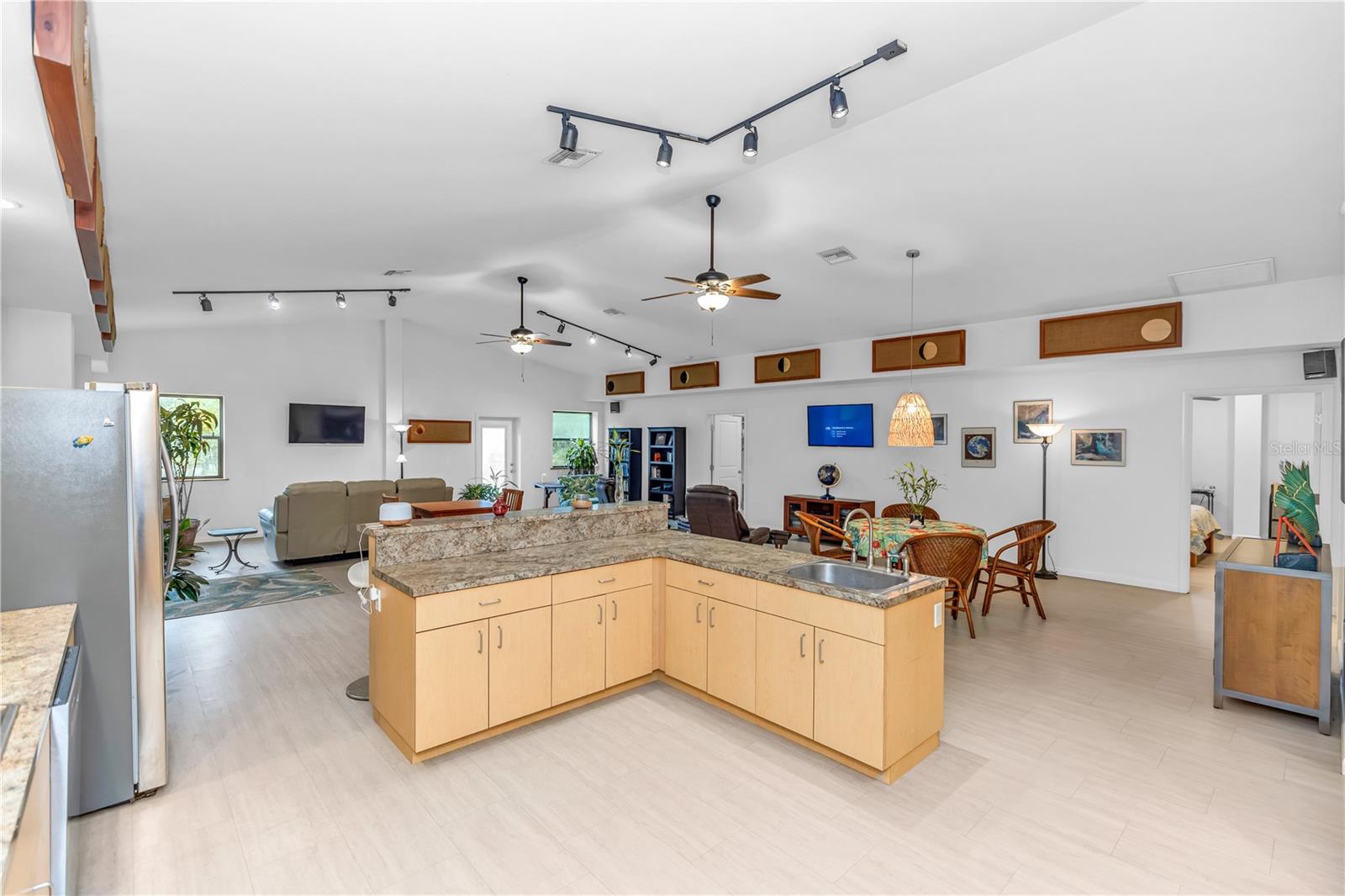 Crystal River, Florida, 34428, United States, 6 Bedrooms Bedrooms, ,5 BathroomsBathrooms,Residential,Active,1945058