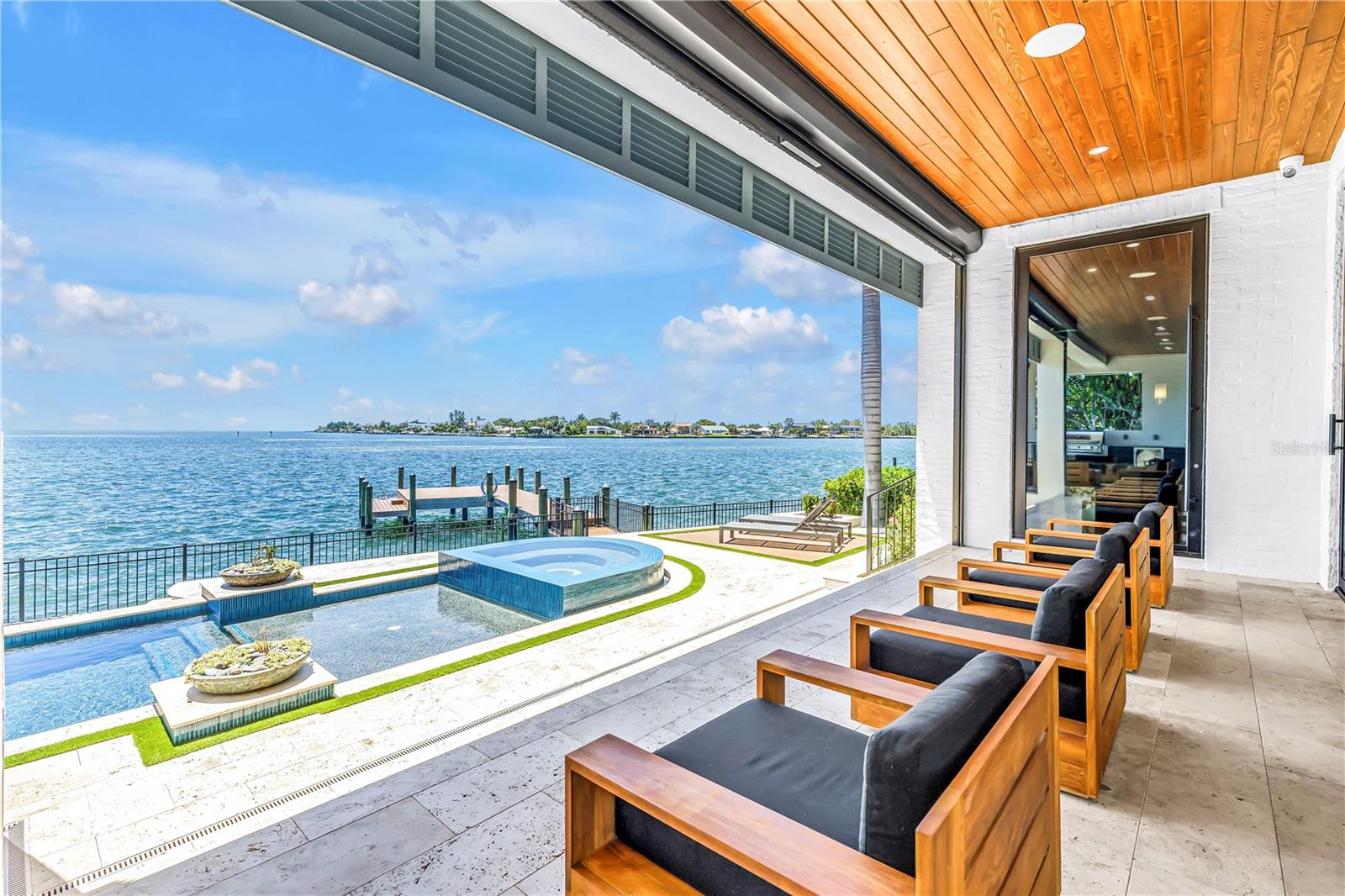 St Petersburg, Florida, 33705, United States, 5 Bedrooms Bedrooms, ,4 BathroomsBathrooms,Residential,Pending,2045504
