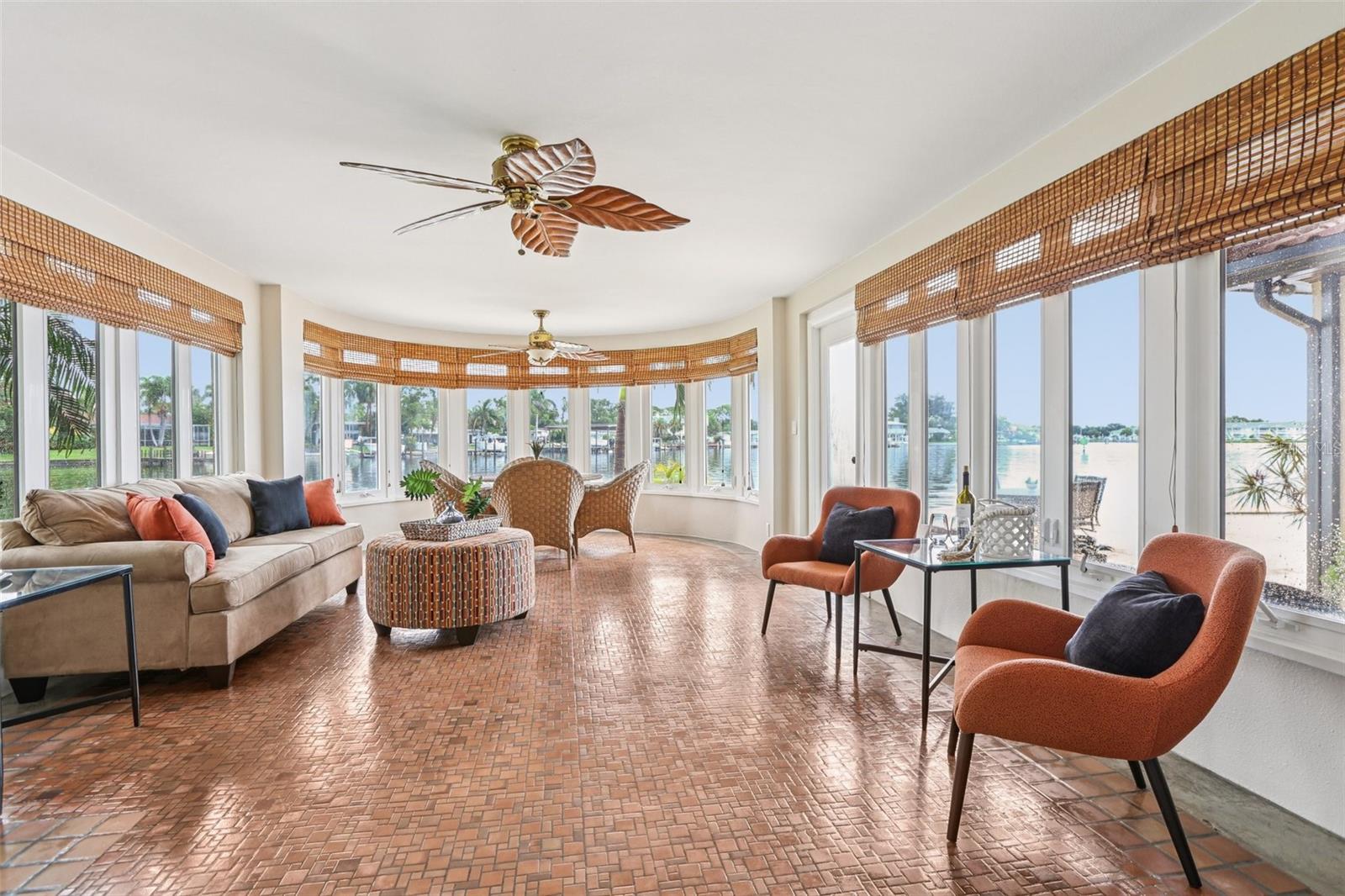 St Petersburg, Florida, 33705, United States, 4 Bedrooms Bedrooms, ,4 BathroomsBathrooms,Residential,Active,1927682