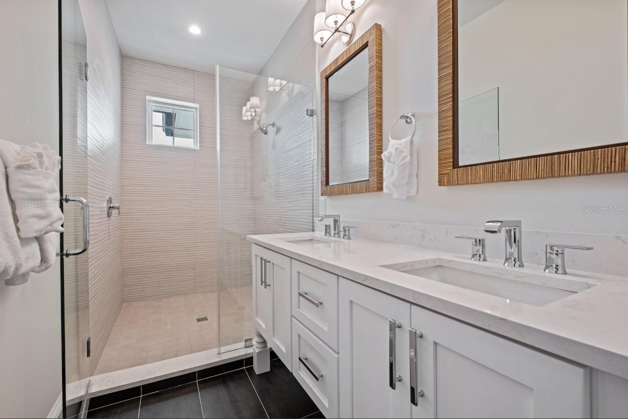 Anna Maria, Florida, 34216, United States, 6 Bedrooms Bedrooms, ,7 BathroomsBathrooms,Residential,Active,1988729