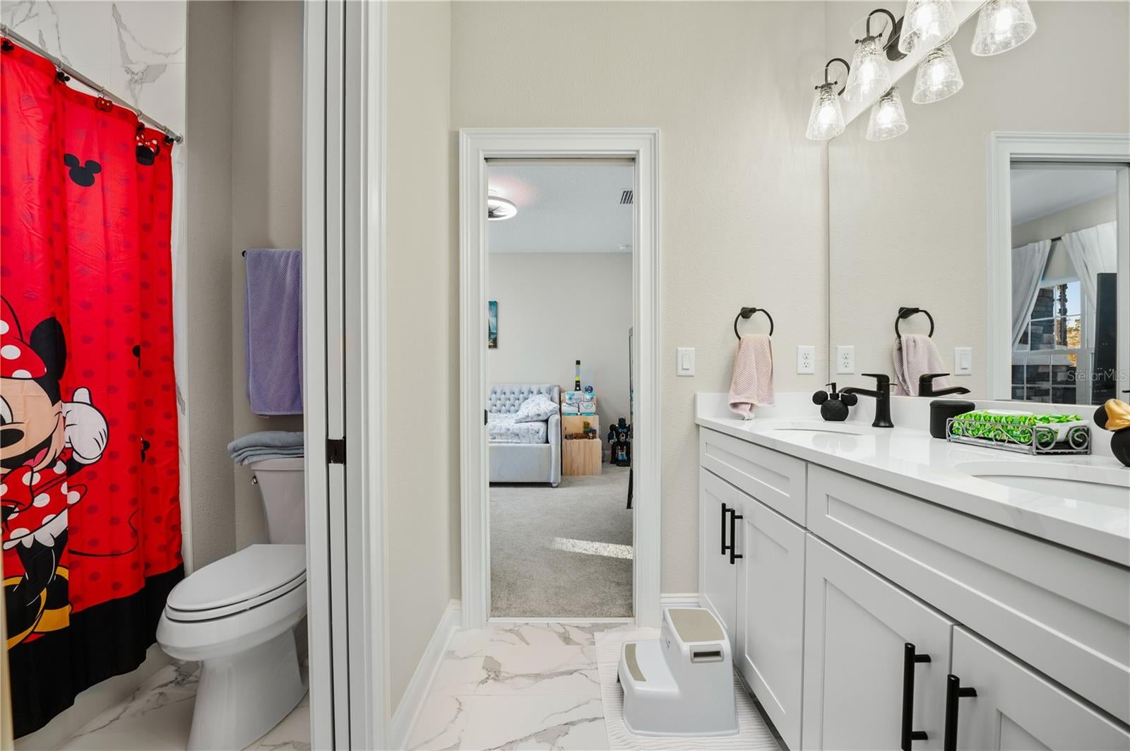 Fernandina Beach, Florida, 32034, United States, 5 Bedrooms Bedrooms, ,4 BathroomsBathrooms,Residential,Active,1920265
