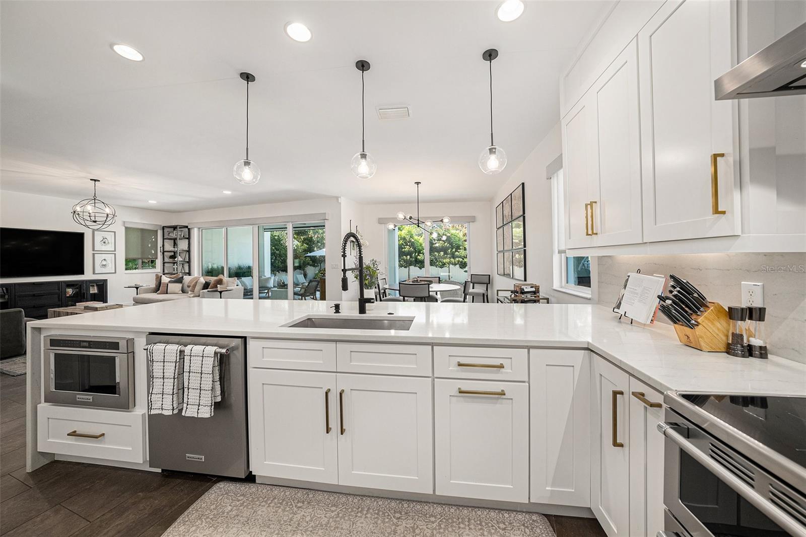 Tampa, Florida, 33629, United States, 4 Bedrooms Bedrooms, ,3 BathroomsBathrooms,Residential,Active,1914639