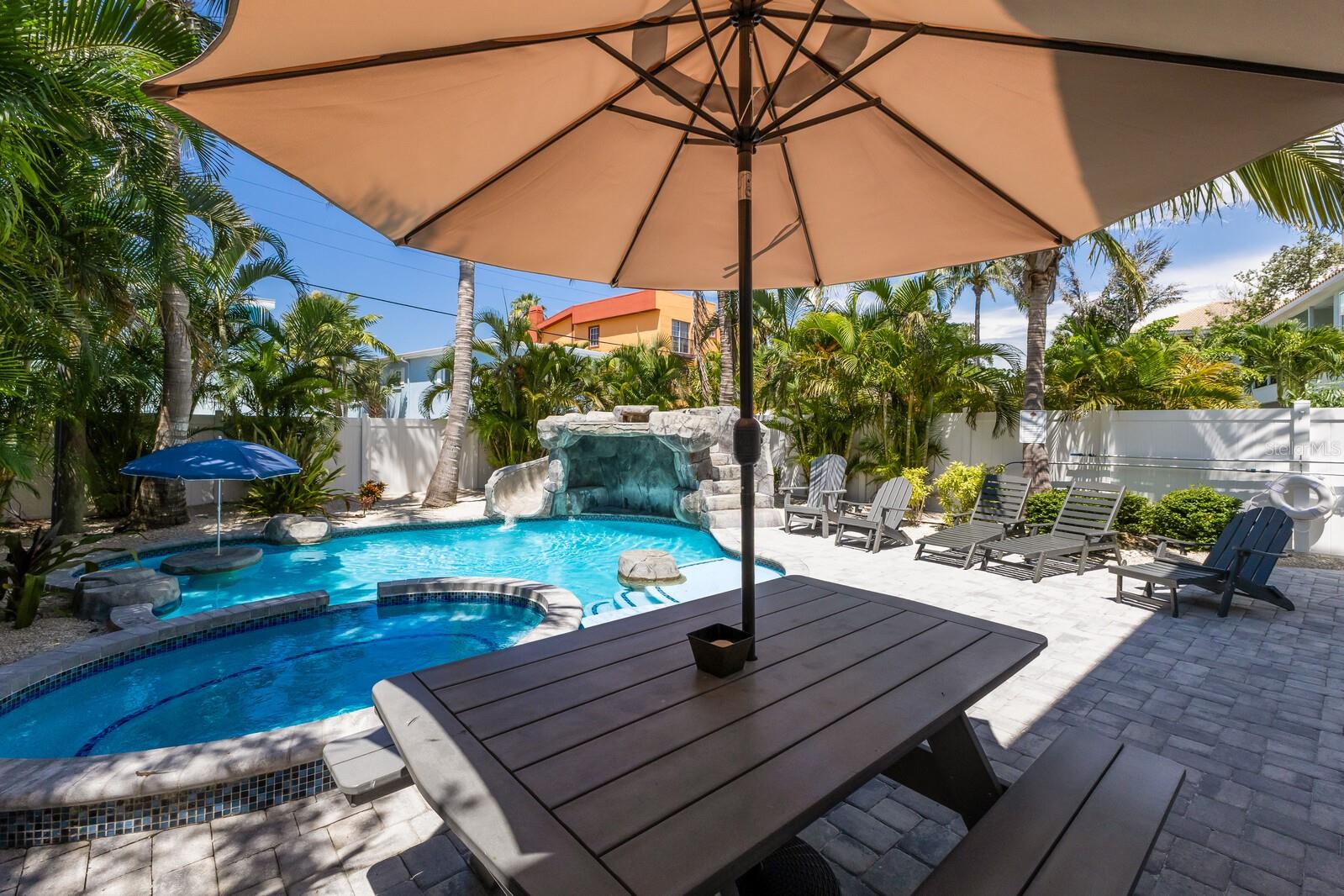 Sarasota, Florida, 34242, United States, 7 Bedrooms Bedrooms, ,6 BathroomsBathrooms,Residential,Active,1926695