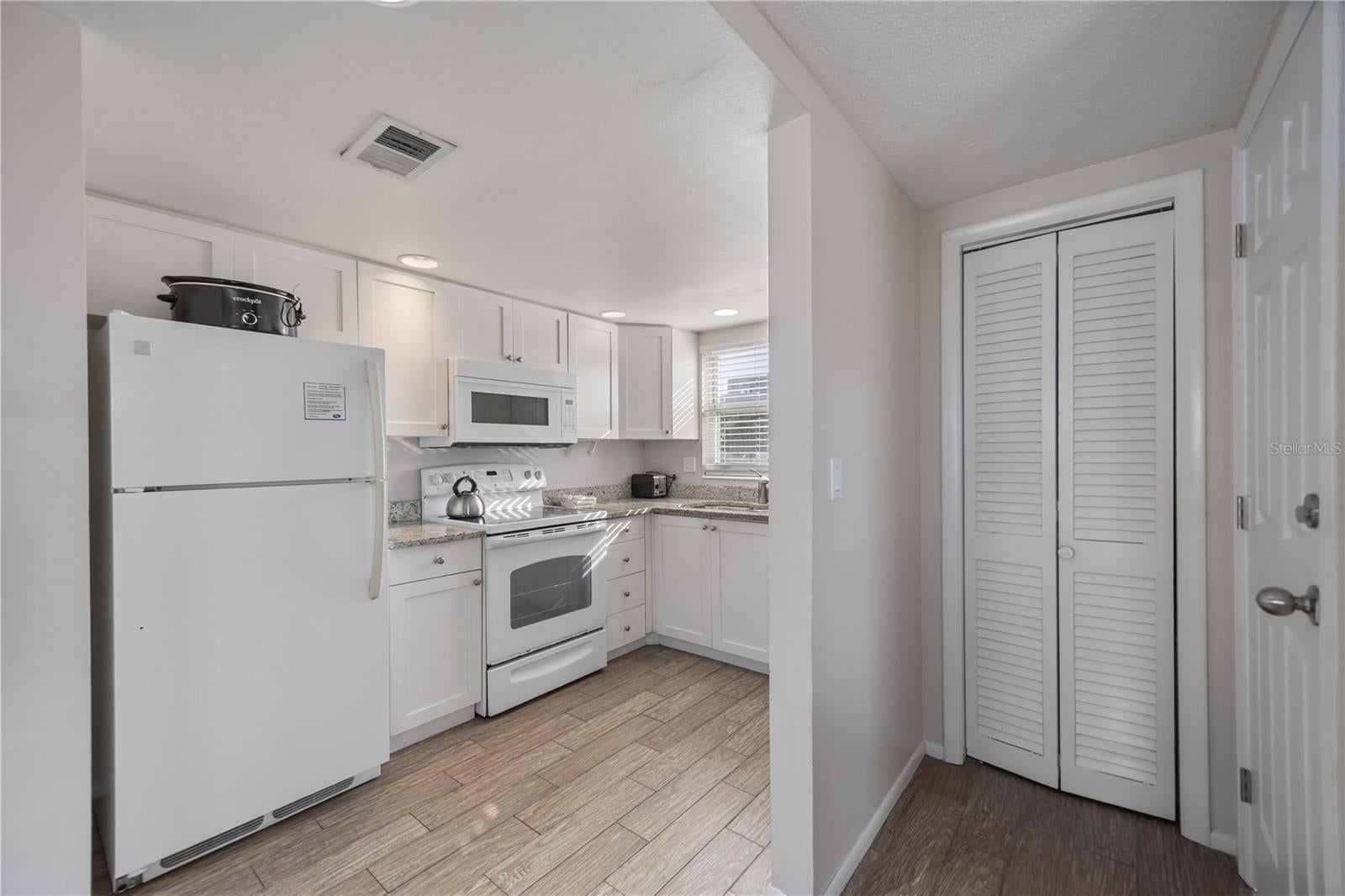 Sarasota, Florida, 34242, United States, 4 Bedrooms Bedrooms, ,3 BathroomsBathrooms,Residential,Active,1905468