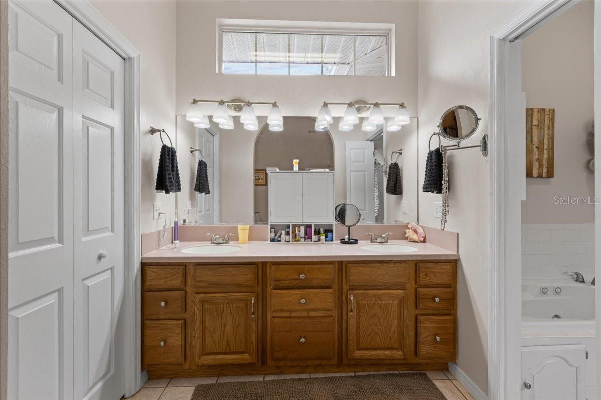 Chiefland, Florida, 32626, United States, 4 Bedrooms Bedrooms, ,5 BathroomsBathrooms,Residential,Active,1954337