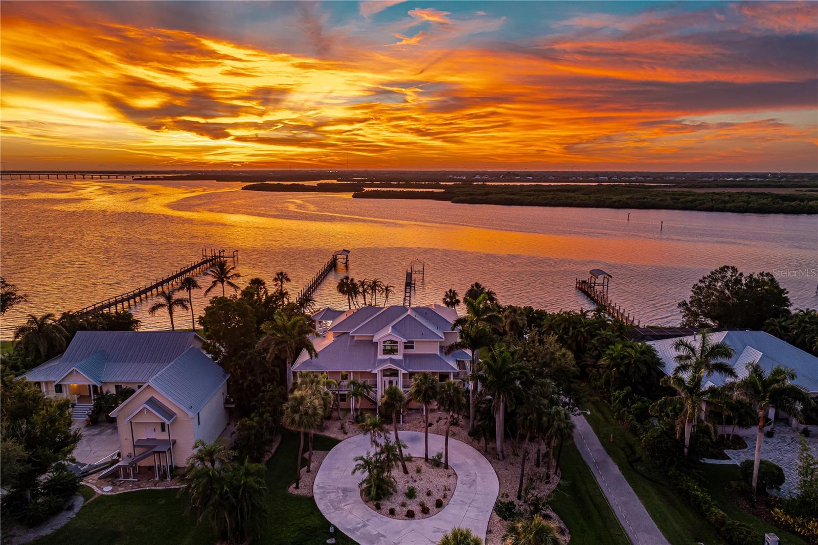 Punta Gorda, Florida, 33982, United States, 5 Bedrooms Bedrooms, ,4 BathroomsBathrooms,Residential,Active,1905353
