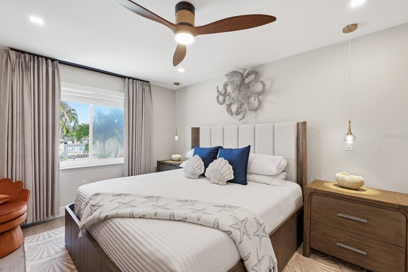 Holmes Beach, Florida, 34217, United States, 1 Bedroom Bedrooms, ,1 BathroomBathrooms,Residential,Active,1971768