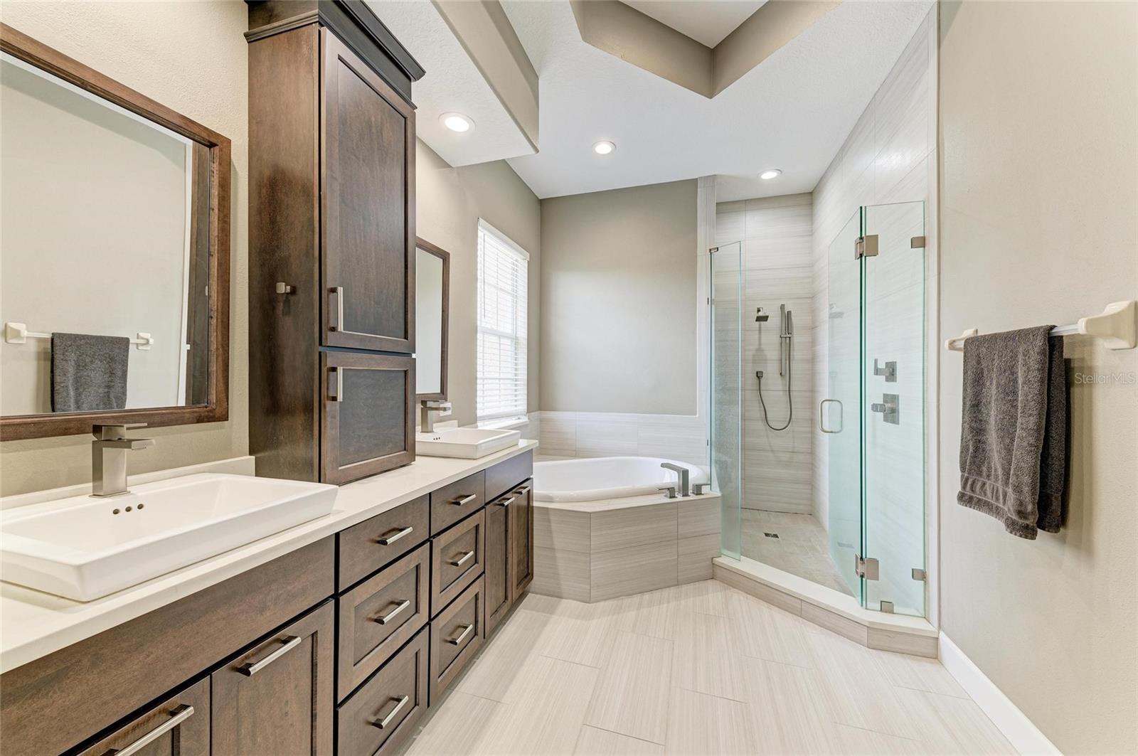 Bradenton, Florida, 34202, United States, 4 Bedrooms Bedrooms, ,4 BathroomsBathrooms,Residential,Active,1801045