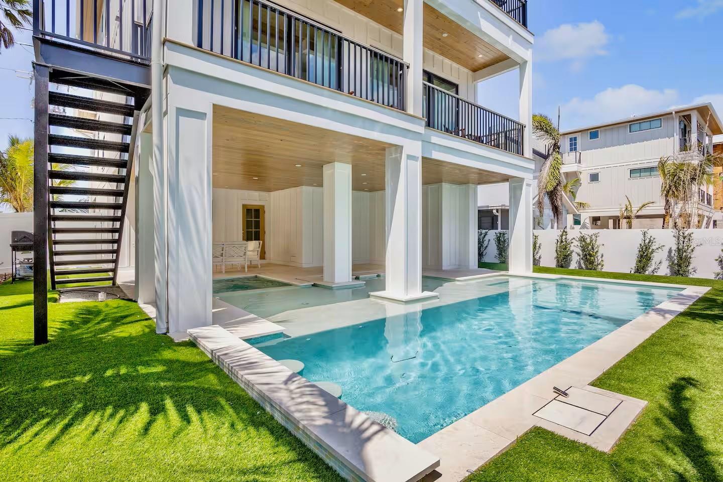 Bradenton Beach, Florida, 34217, United States, 7 Bedrooms Bedrooms, ,7 BathroomsBathrooms,Residential,Active,1971023