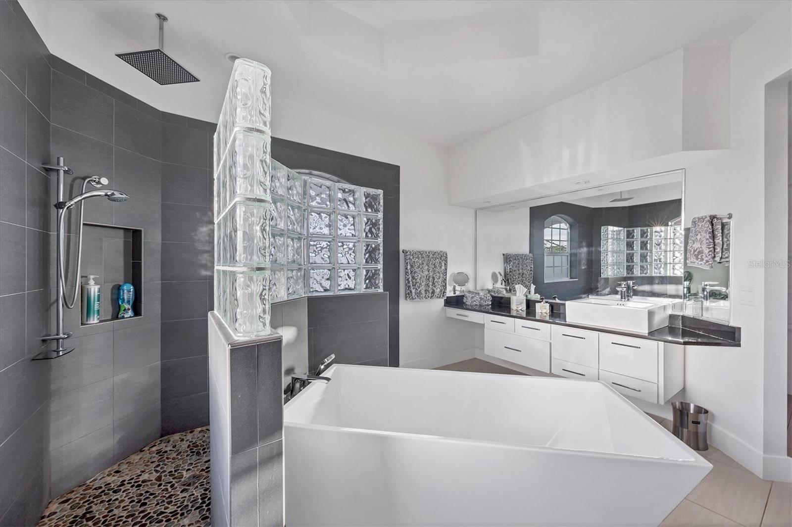 Englewood, Florida, 34224, United States, 4 Bedrooms Bedrooms, ,4 BathroomsBathrooms,Residential,Active,1941119