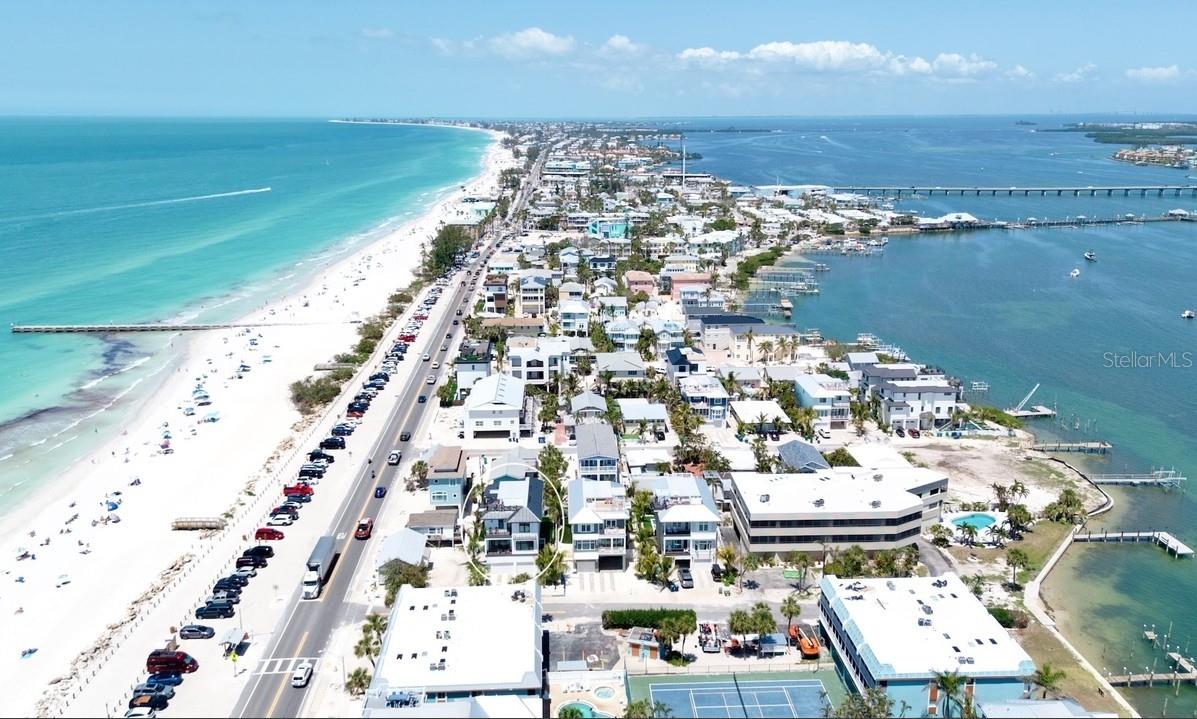 Bradenton Beach, Florida, 34217, United States, 7 Bedrooms Bedrooms, ,8 BathroomsBathrooms,Residential,Active,1929473