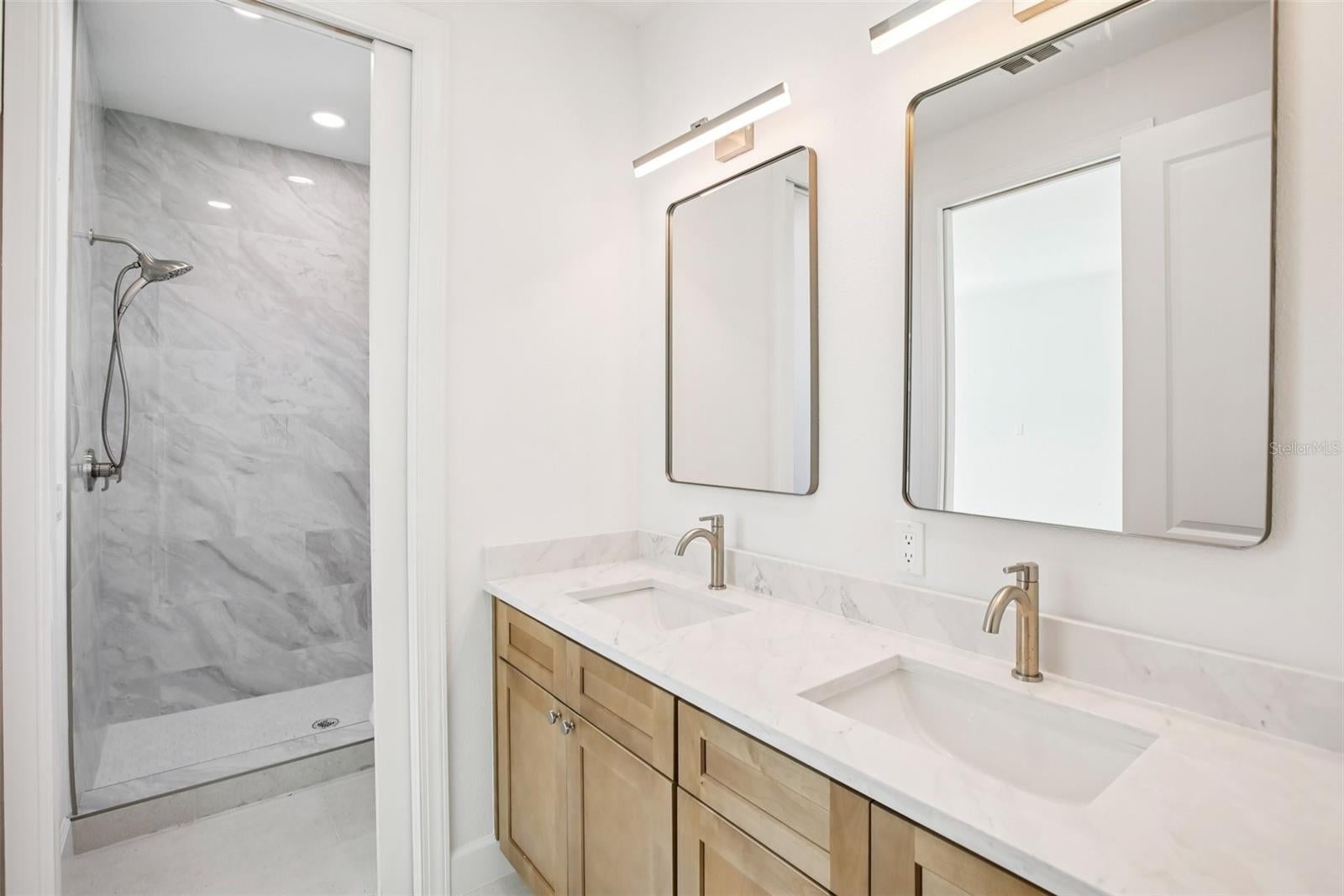 St Petersburg, Florida, 33704, United States, 4 Bedrooms Bedrooms, ,4 BathroomsBathrooms,Residential,Active,2015262