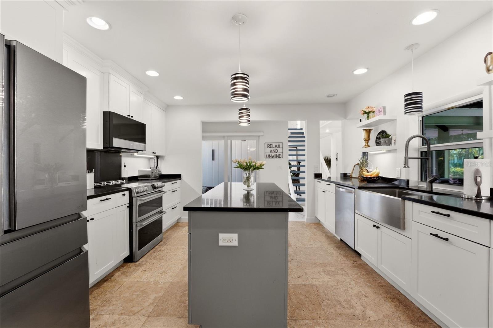 Sarasota, Florida, 34242, United States, 5 Bedrooms Bedrooms, ,4 BathroomsBathrooms,Residential,Active,2045533