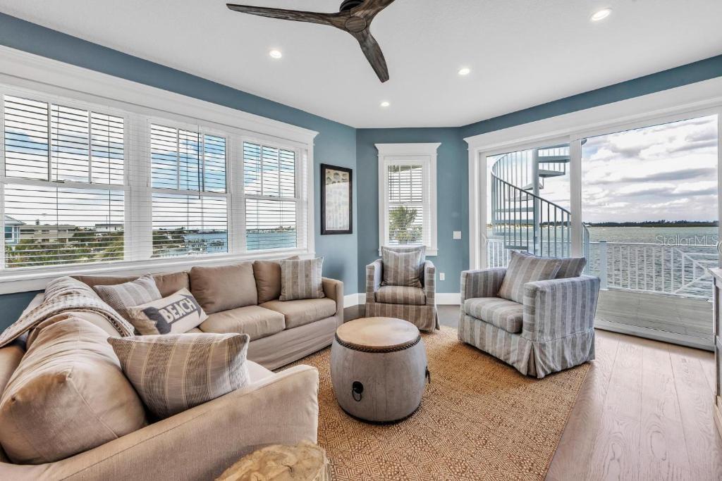 Bradenton Beach, Florida, 34217, United States, 5 Bedrooms Bedrooms, ,6 BathroomsBathrooms,Residential,Active,1908168