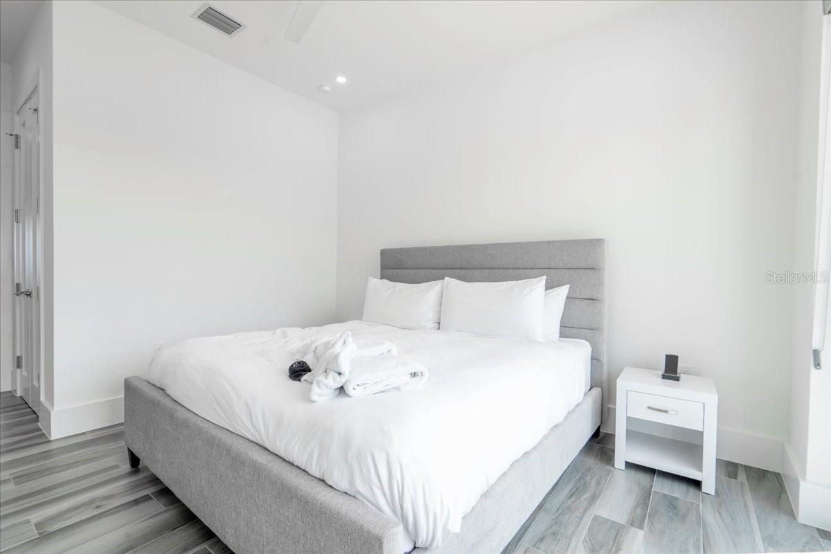 Marathon, Florida, 33050, United States, 5 Bedrooms Bedrooms, ,5 BathroomsBathrooms,Residential,Active,2011845