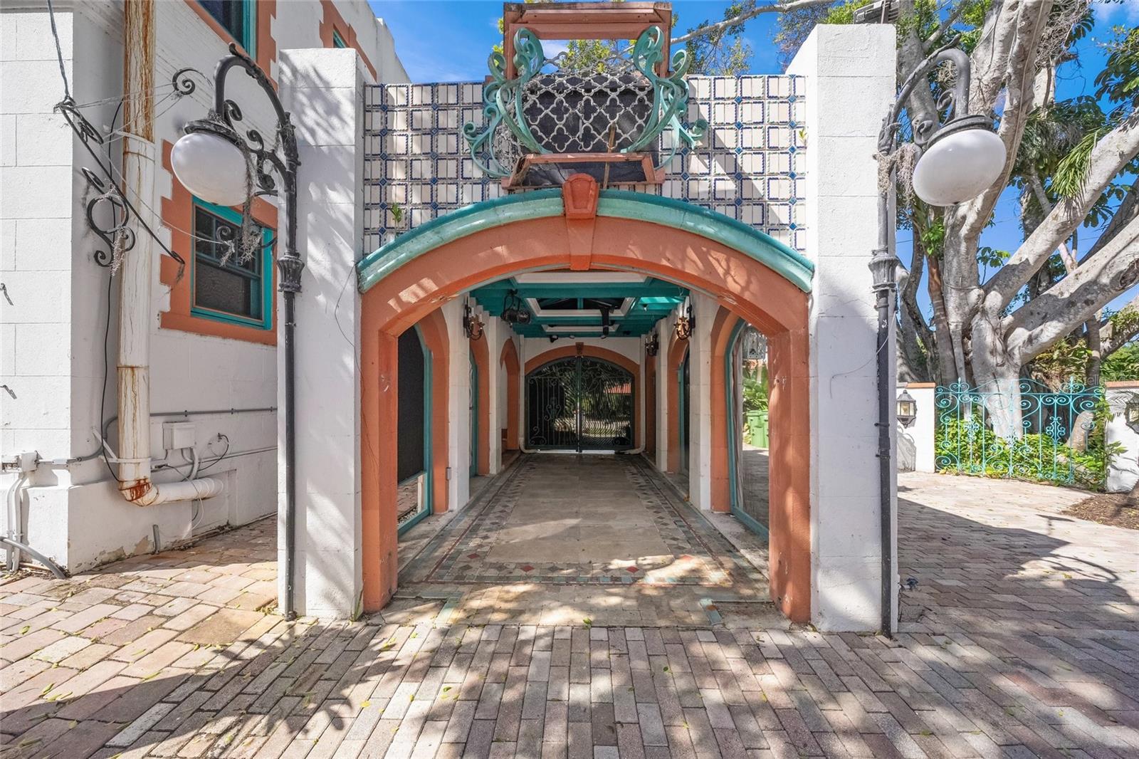 Sarasota, Florida, 34234, United States, 6 Bedrooms Bedrooms, ,5 BathroomsBathrooms,Residential,Active,2002321