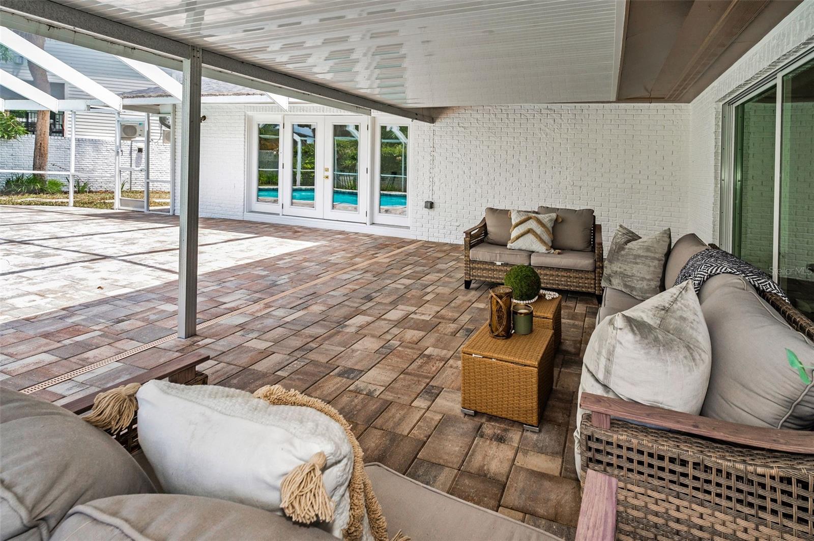 Tampa, Florida, 33609, United States, 4 Bedrooms Bedrooms, ,4 BathroomsBathrooms,Residential,Active,1880304