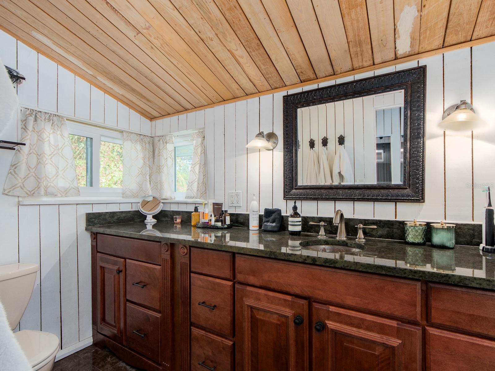 St Petersburg, Florida, 33705, United States, 6 Bedrooms Bedrooms, ,4 BathroomsBathrooms,Residential,Active,1986869