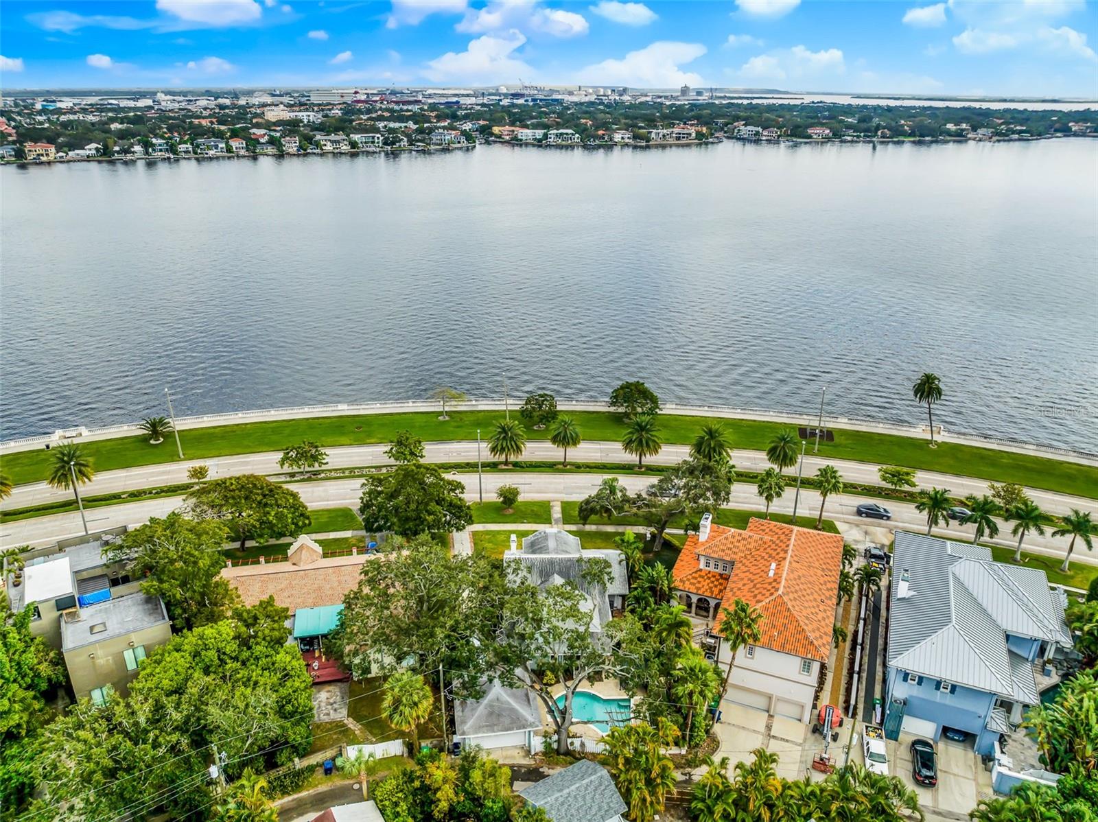 Tampa, Florida, 33606, United States, 4 Bedrooms Bedrooms, ,4 BathroomsBathrooms,Residential,Pending,1987252