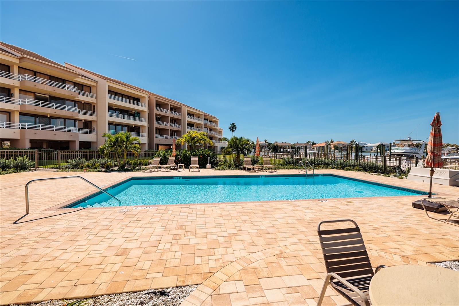 St Petersburg, Florida, 33707, United States, 4 Bedrooms Bedrooms, ,5 BathroomsBathrooms,Residential,Active,1985578