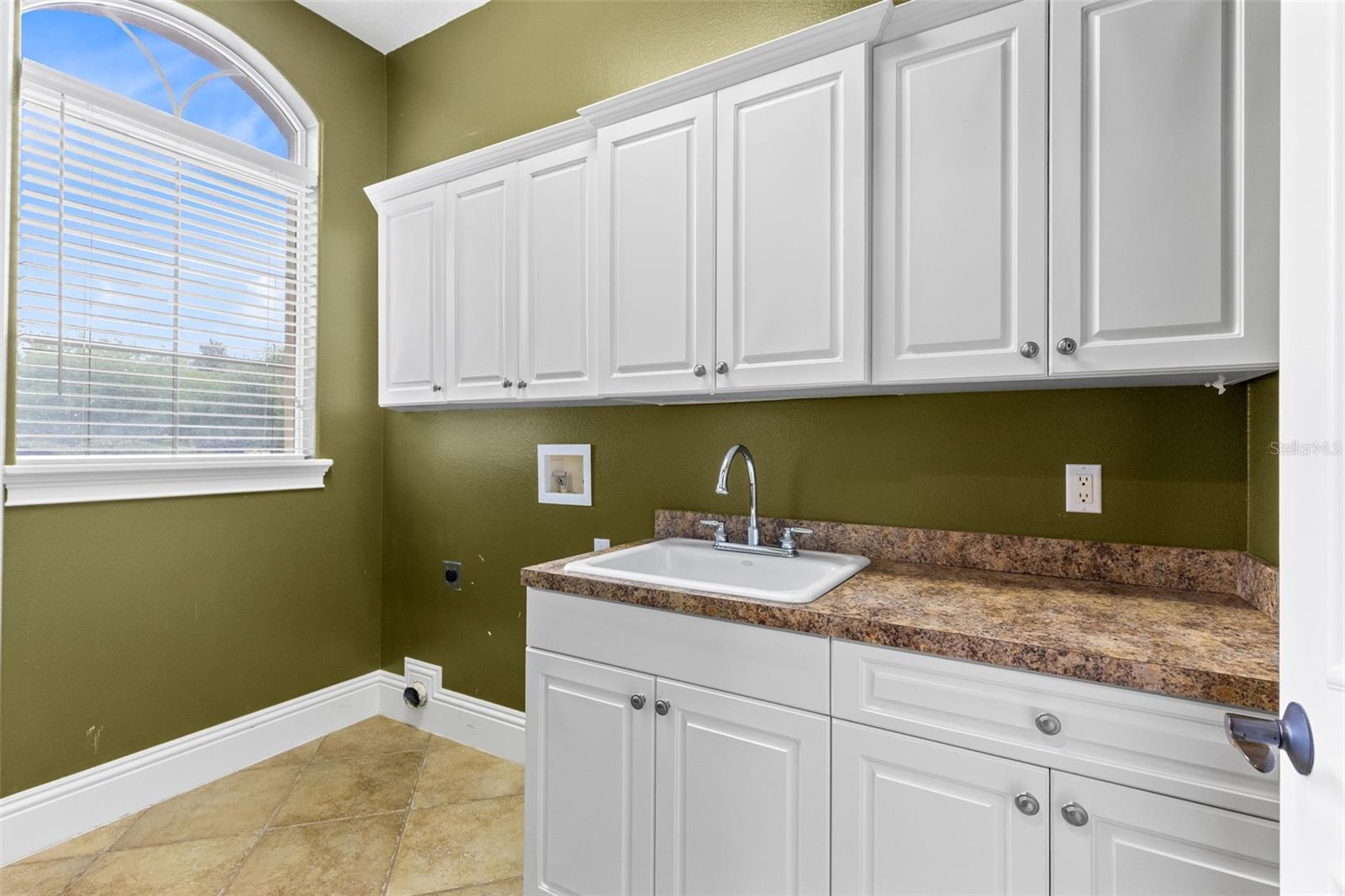 Sanford, Florida, 32771, United States, 4 Bedrooms Bedrooms, ,4 BathroomsBathrooms,Residential,Active,2045805