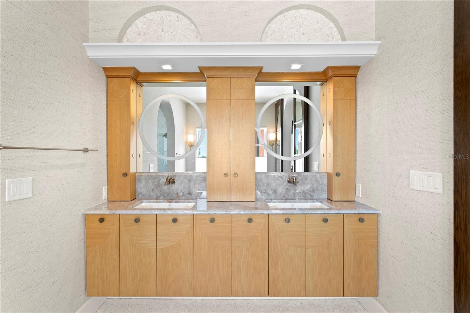 St Petersburg, Florida, 33704, United States, 6 Bedrooms Bedrooms, ,7 BathroomsBathrooms,Residential,Active,1871834