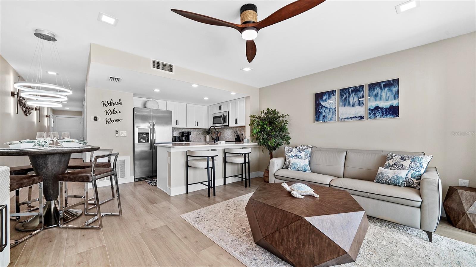 Holmes Beach, Florida, 34217, United States, 1 Bedroom Bedrooms, ,1 BathroomBathrooms,Residential,Active,1971768