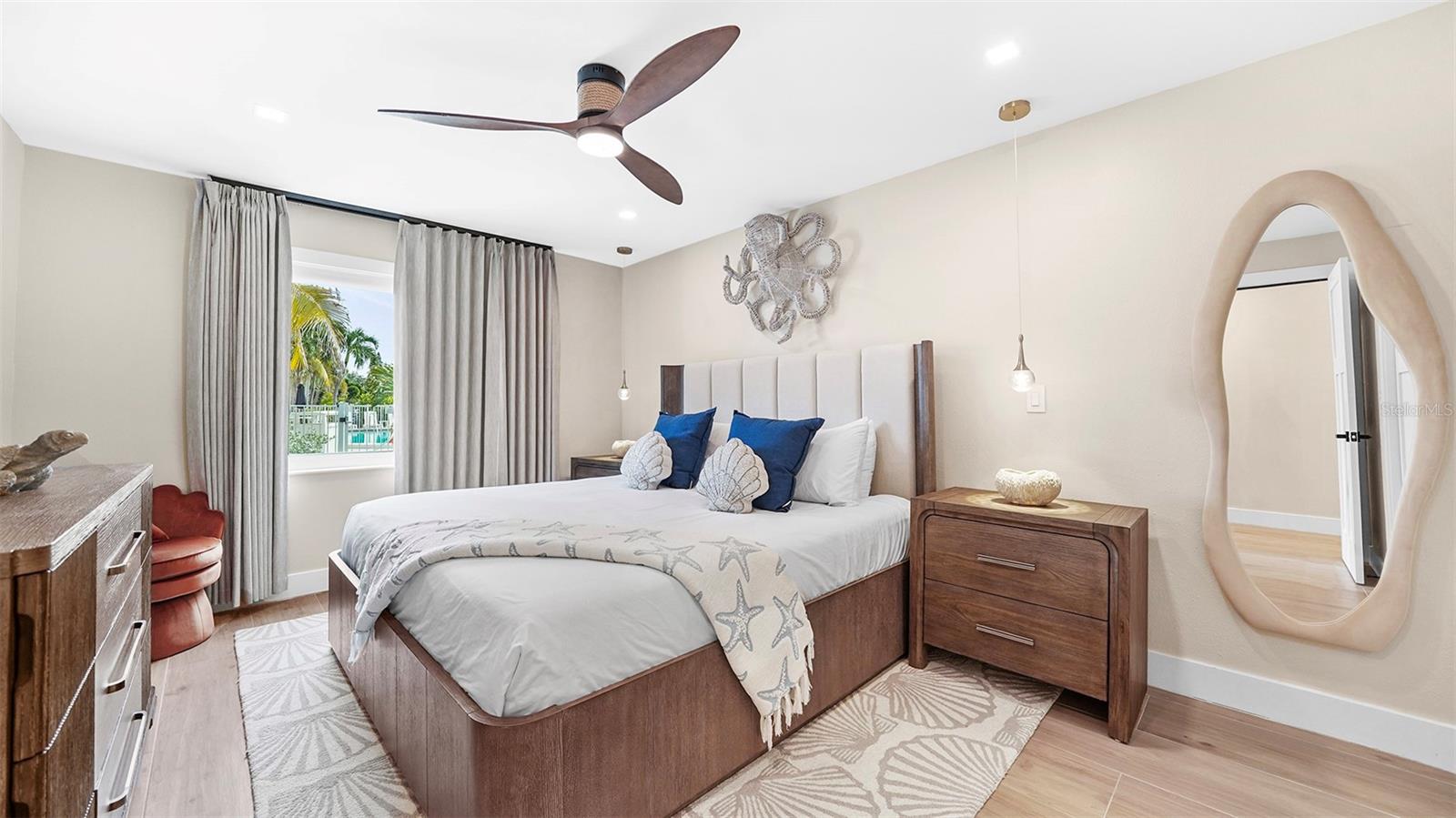 Holmes Beach, Florida, 34217, United States, 1 Bedroom Bedrooms, ,1 BathroomBathrooms,Residential,Active,1971768