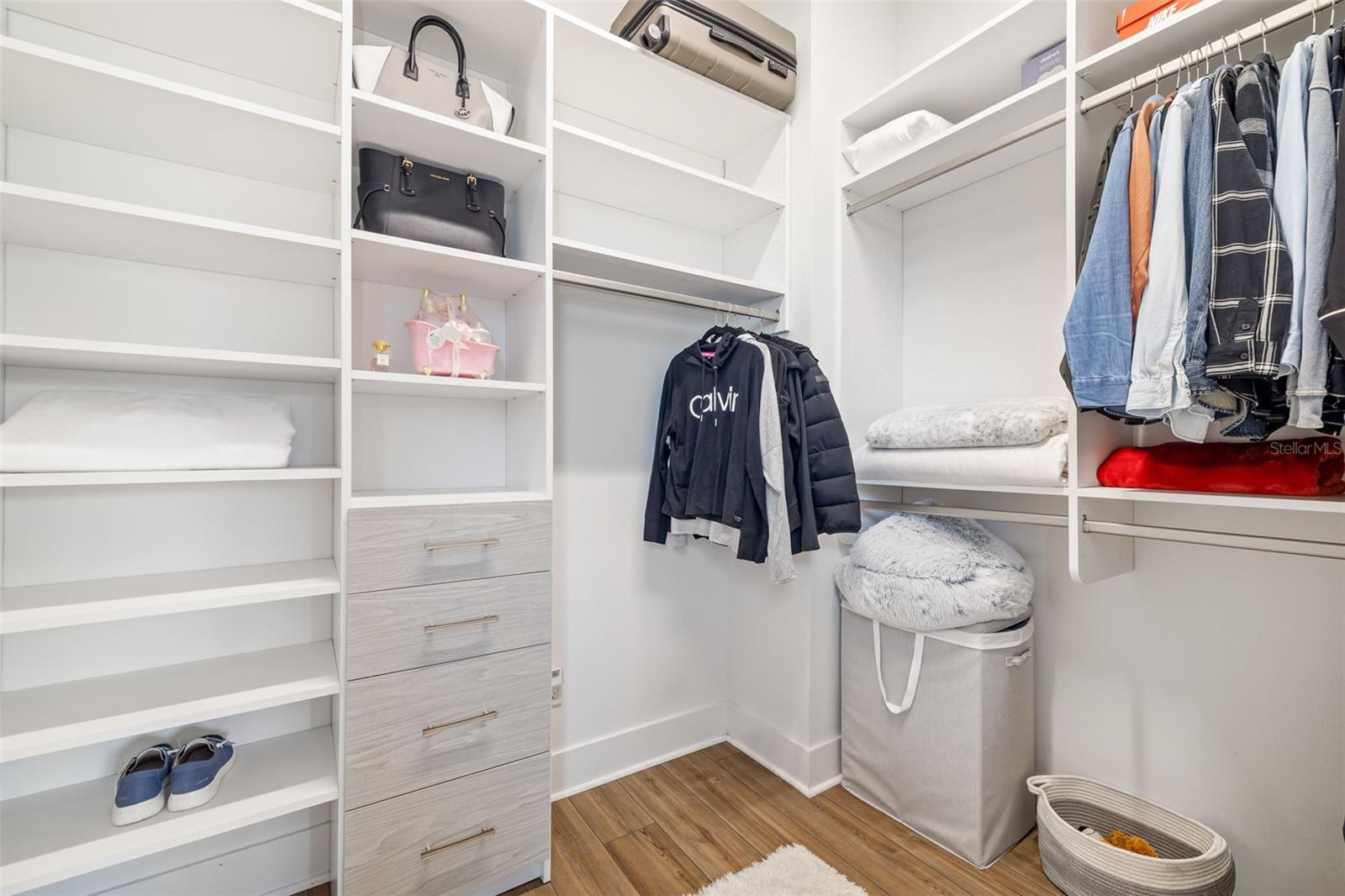 Sarasota, Florida, 34231, United States, 4 Bedrooms Bedrooms, ,3 BathroomsBathrooms,Residential,Active,1922484