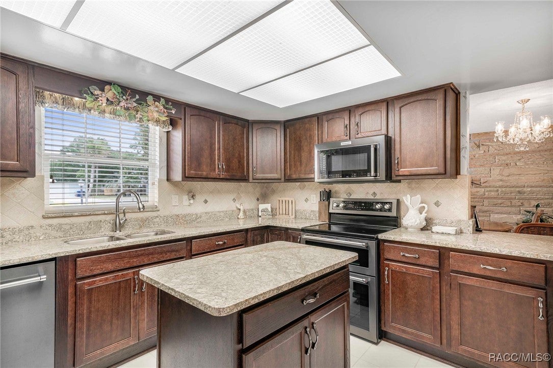 Crystal River, Florida, 34429, United States, 3 Bedrooms Bedrooms, ,2 BathroomsBathrooms,Residential,Active,1862870