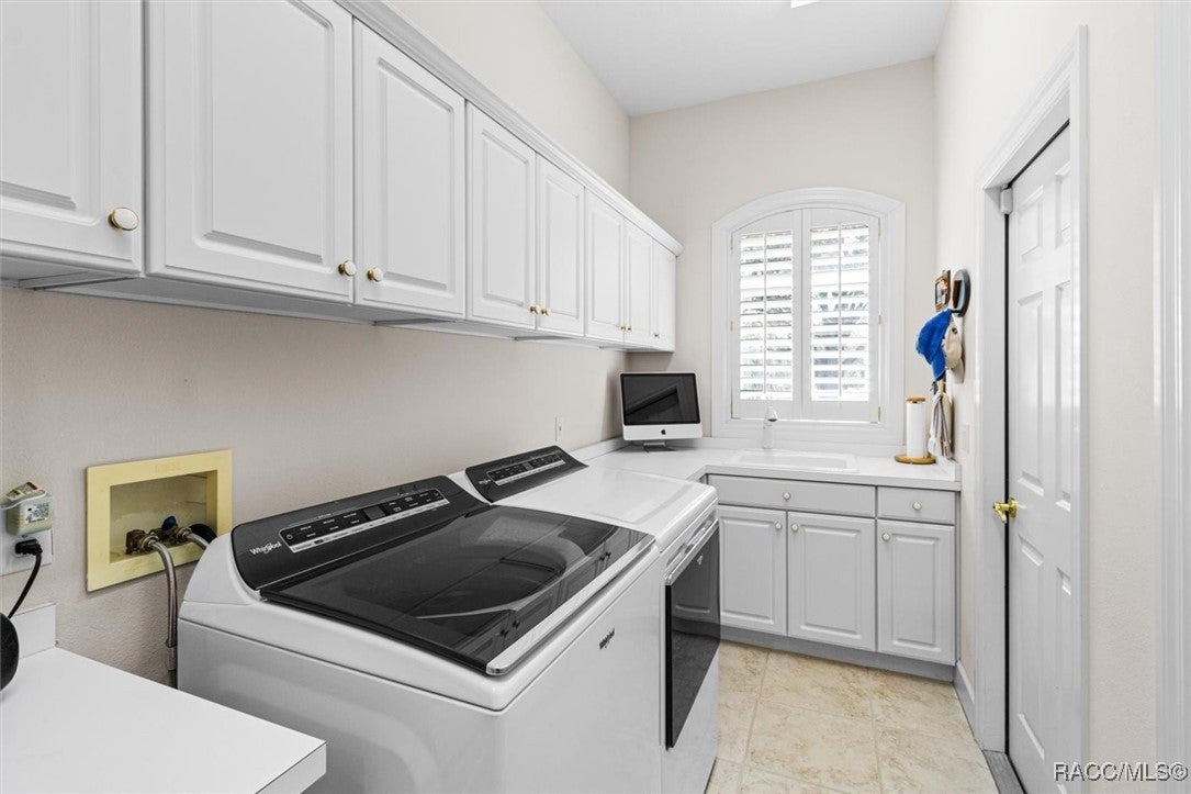 Lecanto, Florida, 34461, United States, 4 Bedrooms Bedrooms, ,4 BathroomsBathrooms,Residential,Active,1945237