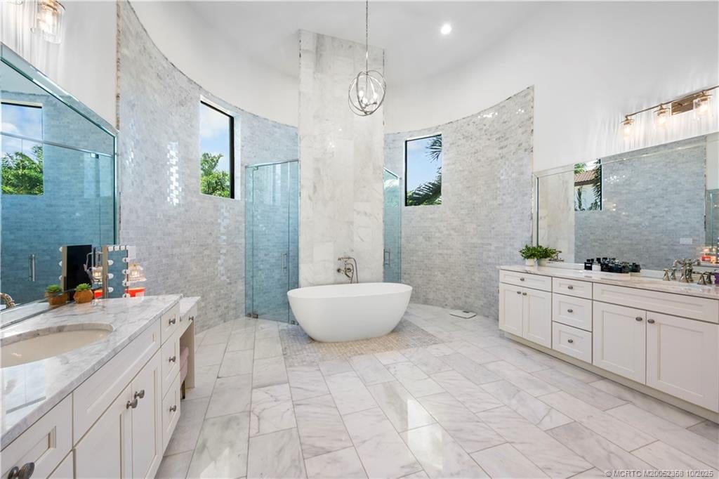 Jensen Beach, Florida, 34957, United States, 4 Bedrooms Bedrooms, ,5 BathroomsBathrooms,Residential,Active,1954333