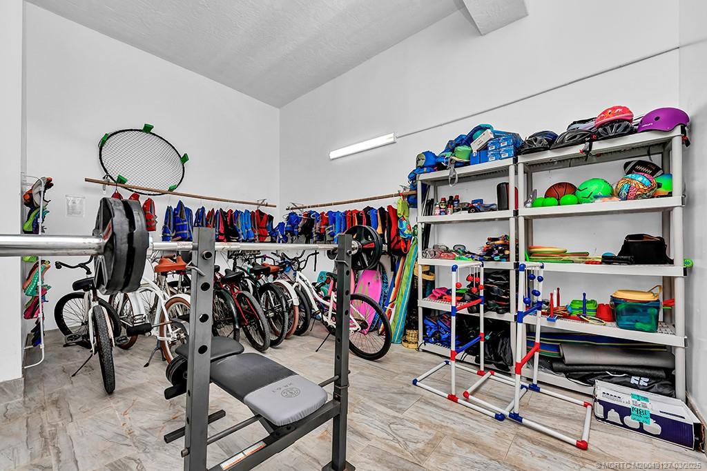 Stuart, Florida, 34996, United States, 9 Bedrooms Bedrooms, ,6 BathroomsBathrooms,Residential,Active,1707128