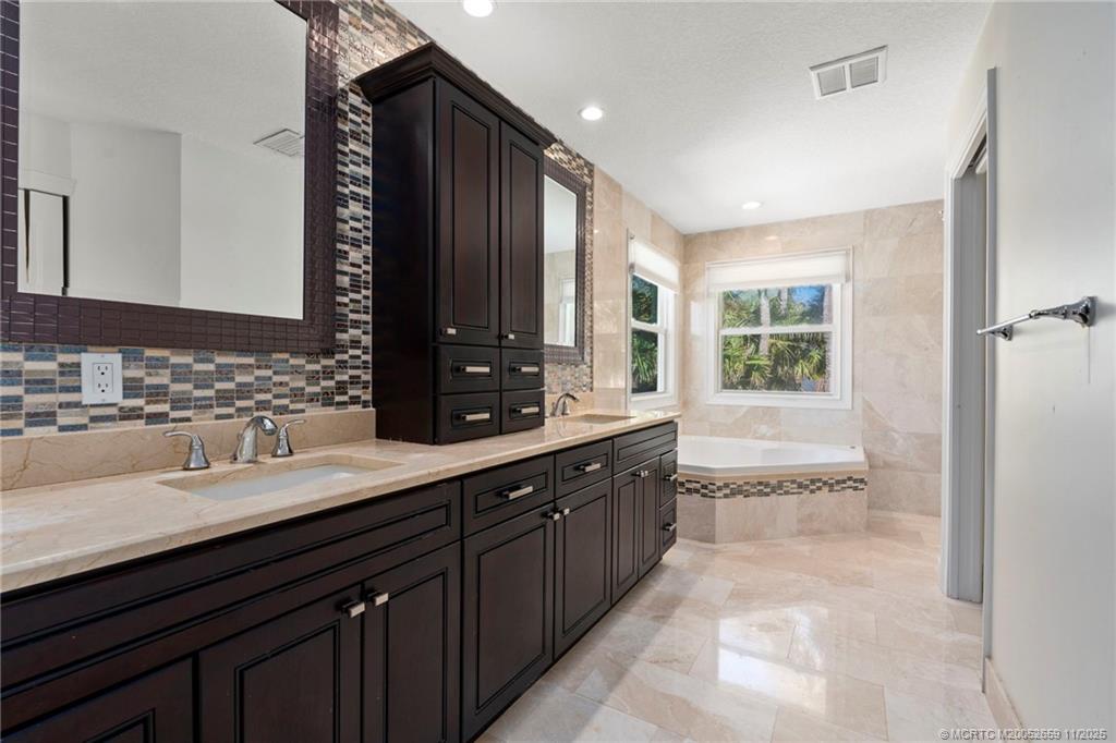 Fort Pierce, Florida, 34949, United States, 5 Bedrooms Bedrooms, ,5 BathroomsBathrooms,Residential,Active,1970957