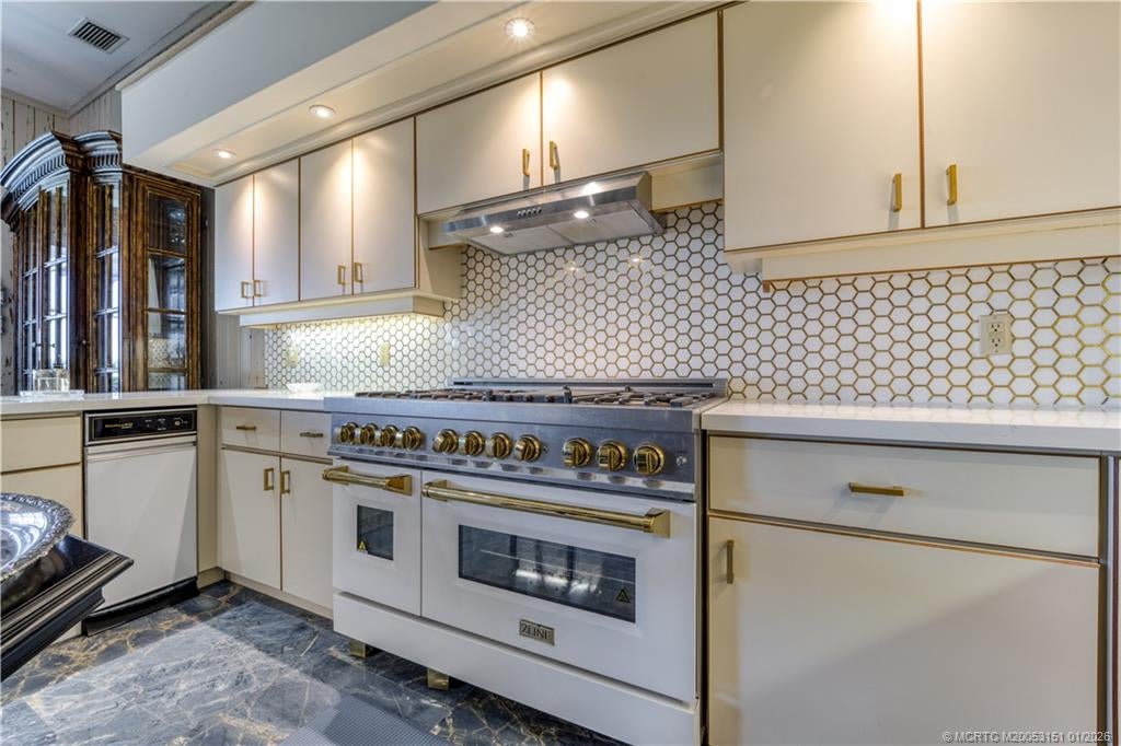 Stuart, Florida, 34997, United States, 3 Bedrooms Bedrooms, ,4 BathroomsBathrooms,Residential,Active,1993948