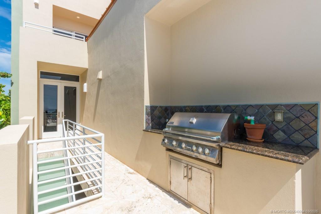 Hutchinson Island, Florida, 34957, United States, 6 Bedrooms Bedrooms, ,7 BathroomsBathrooms,Residential,Active,1706651