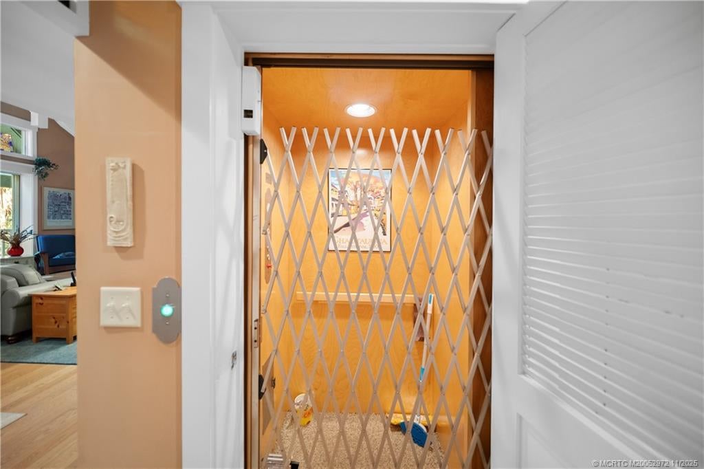 Stuart, Florida, 34996, United States, 4 Bedrooms Bedrooms, ,3 BathroomsBathrooms,Residential,Active,1988486