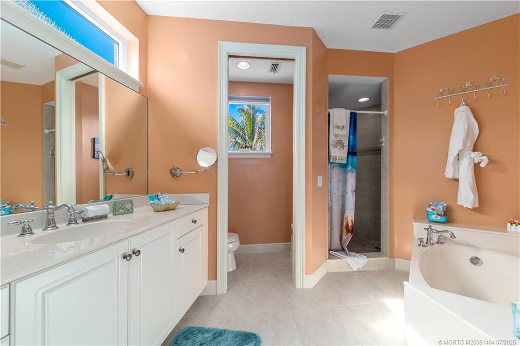 Jensen Beach, Florida, 34957, United States, ,5 BathroomsBathrooms,Residential,Active,1894216