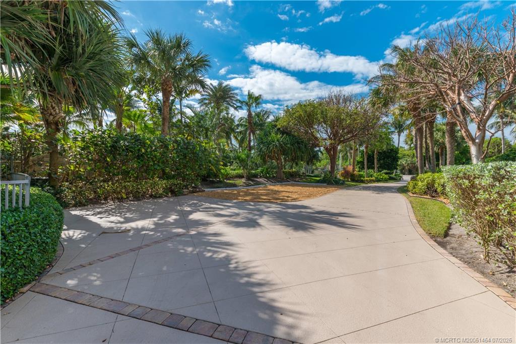 Jensen Beach, Florida, 34957, United States, ,5 BathroomsBathrooms,Residential,Active,1894216