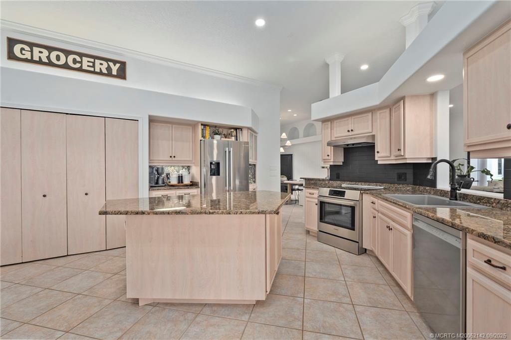 Jensen Beach, Florida, 34957, United States, 4 Bedrooms Bedrooms, ,5 BathroomsBathrooms,Residential,Active,1945068