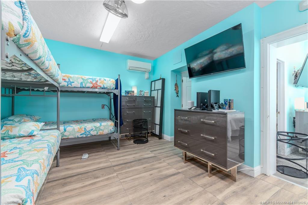 Jensen Beach, Florida, 34957, United States, ,5 BathroomsBathrooms,Residential,Active,1894216