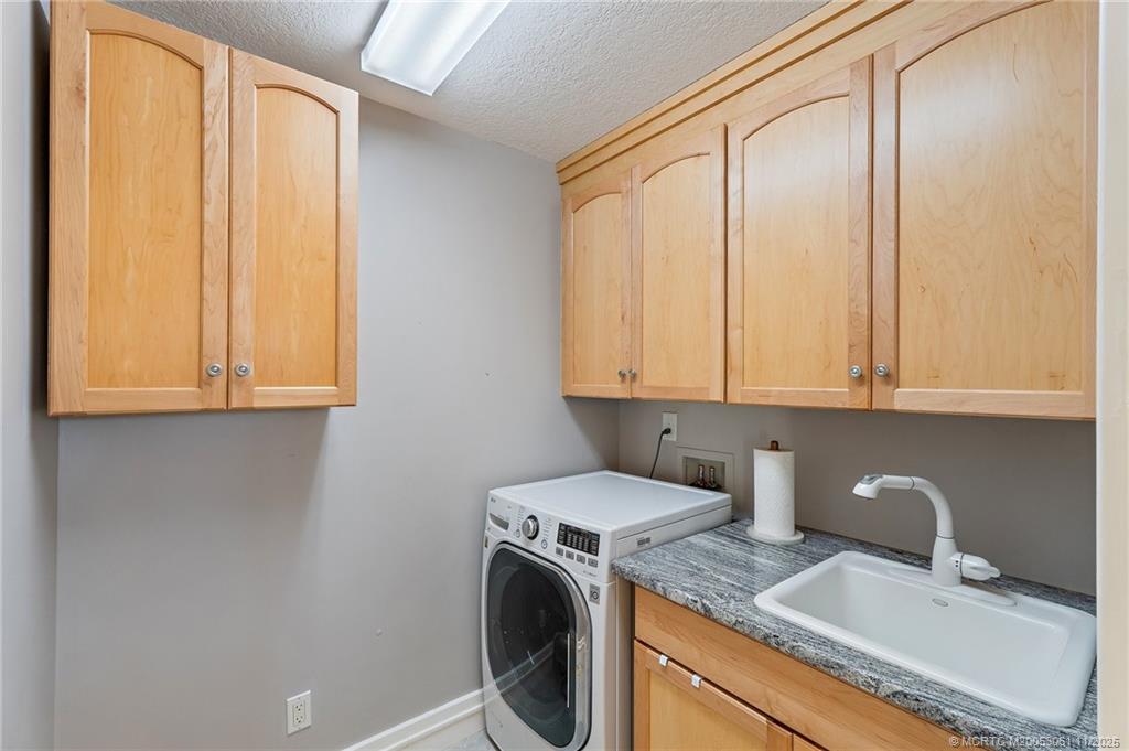 Stuart, Florida, 34997, United States, 3 Bedrooms Bedrooms, ,4 BathroomsBathrooms,Residential,Active,1993675